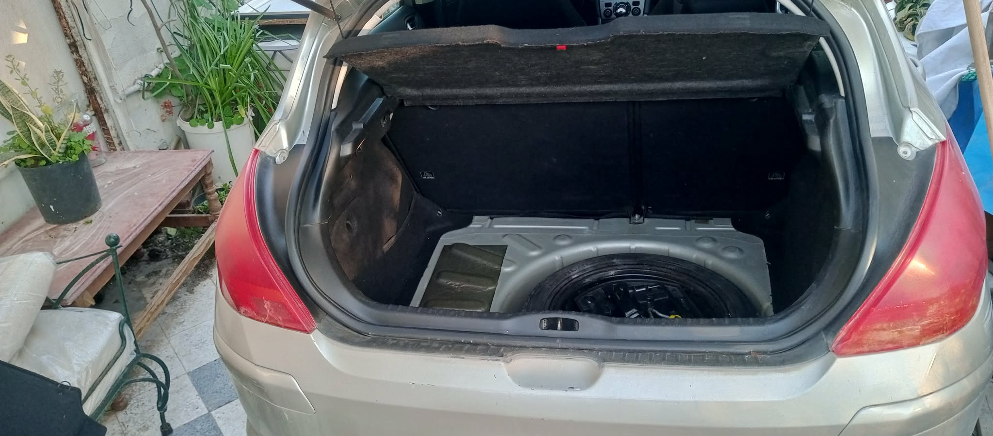 Le Bardo&nbsp;Le Bardo&nbsp;Peugeot&nbsp;308&nbsp;Voiture de femme