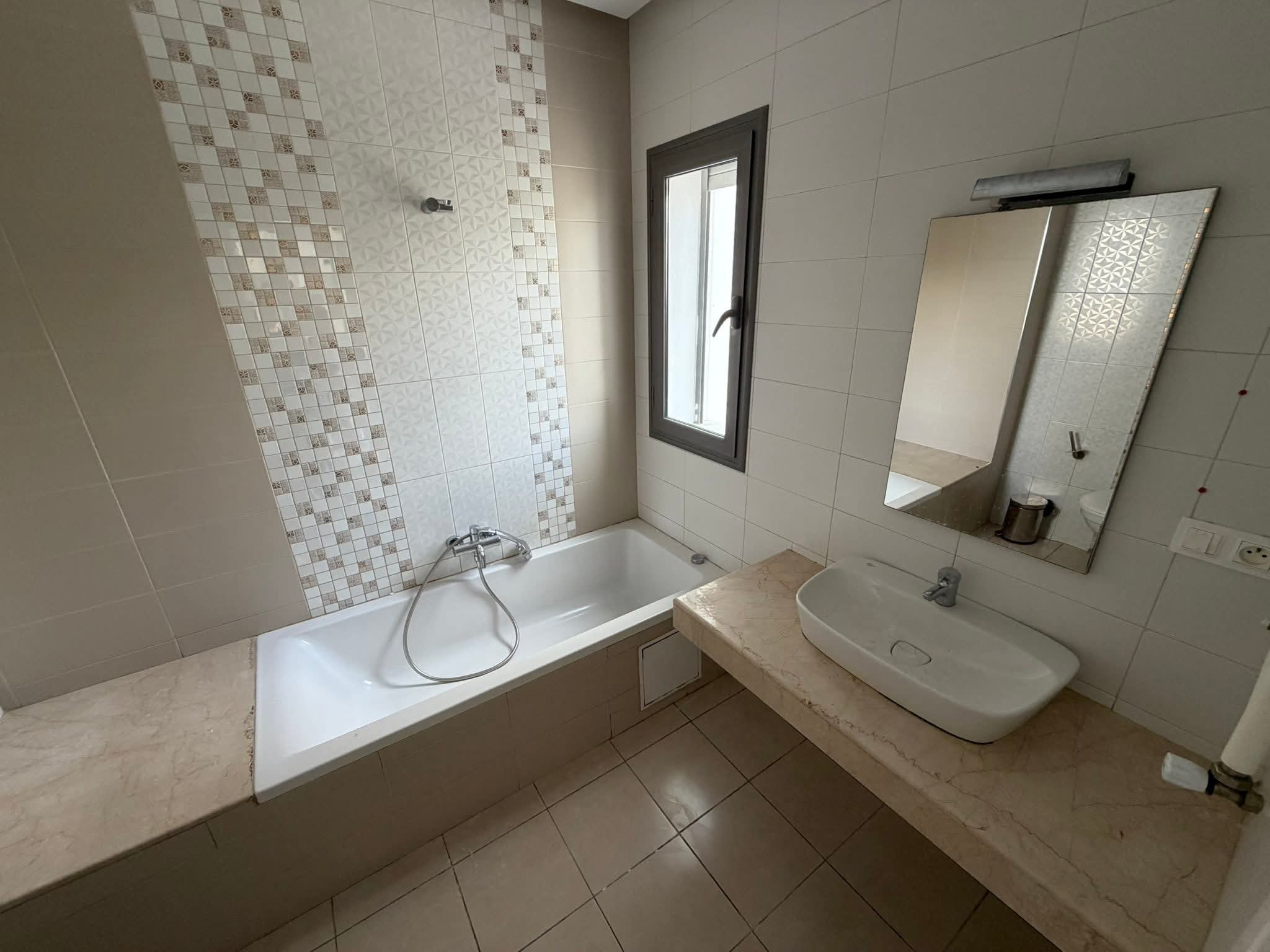 Ariana Ville&nbsp;Riadh Landlous&nbsp;Location&nbsp;Maisons&nbsp;Triplex 3000 d riadh el andalous