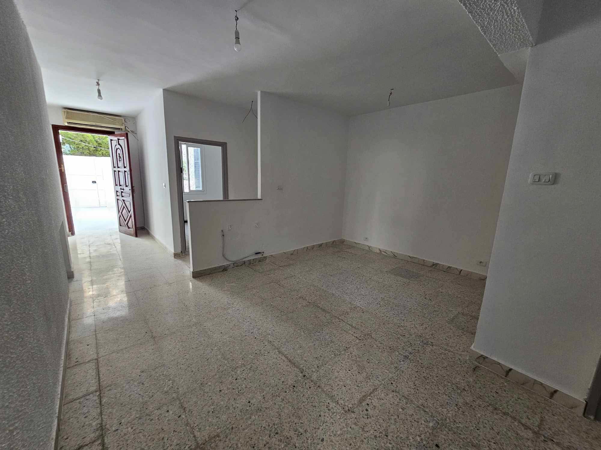 Ariana Ville&nbsp;El Menzah 5&nbsp;Bureaux & Commerces&nbsp;Bureau&nbsp;Rdc de villa menzah 5 bureautique ou habitation