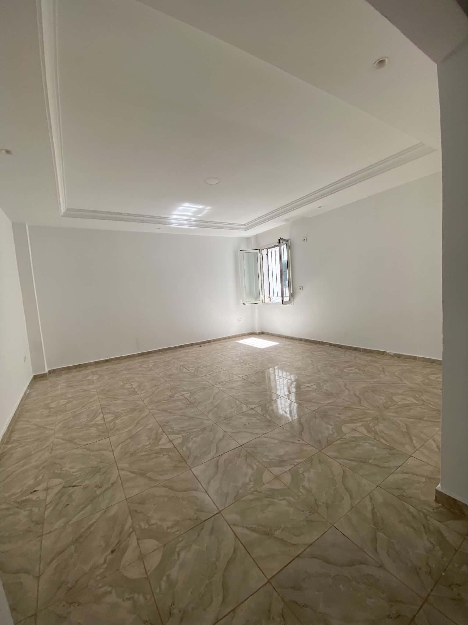 La Marsa&nbsp;Cite Bhar Lazreg&nbsp;Location&nbsp;Appart. 1 pi�ce&nbsp;Un grand  s plus 1 propre