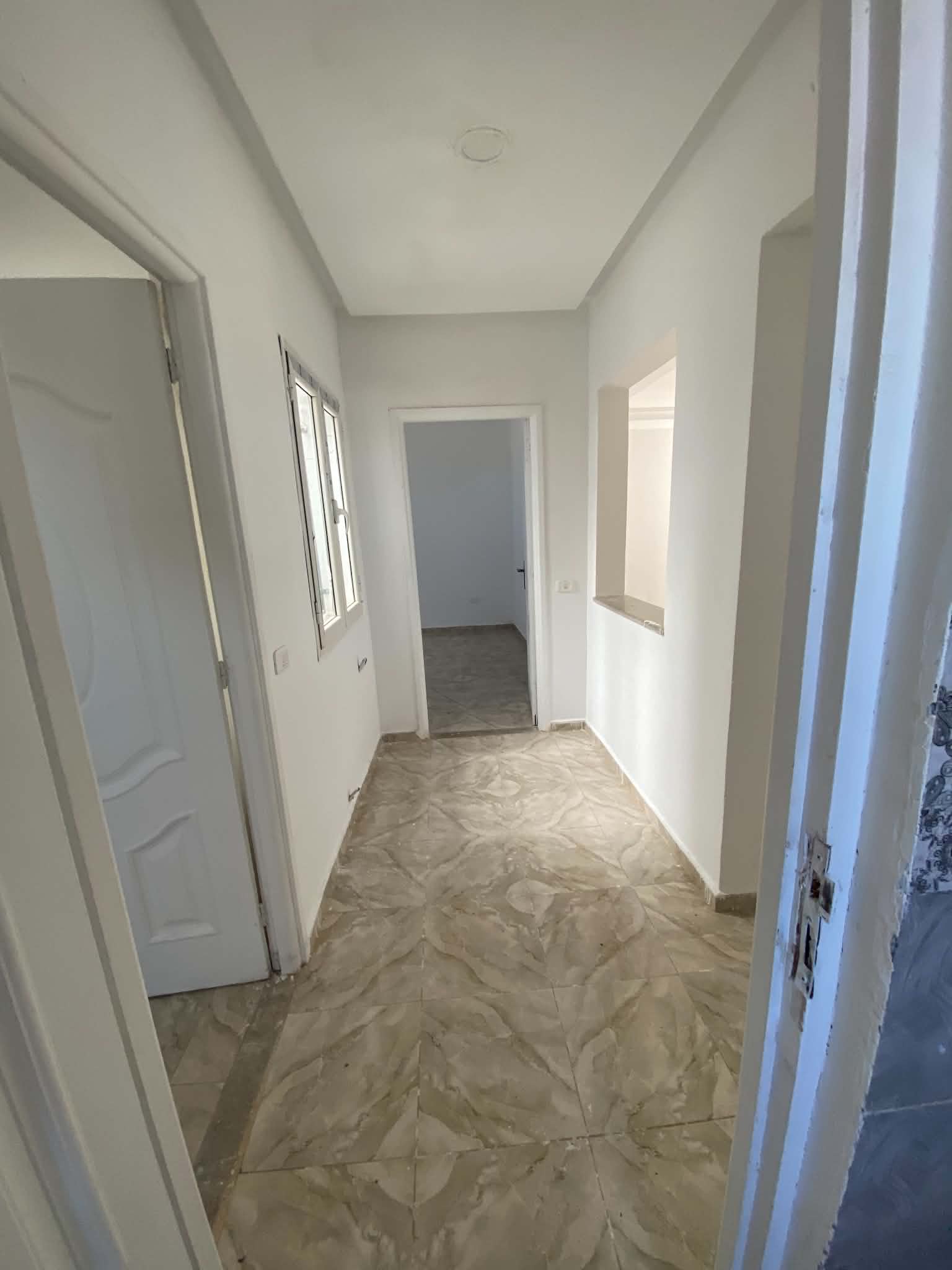 La Marsa&nbsp;Cite Bhar Lazreg&nbsp;Location&nbsp;Appart. 1 pi�ce&nbsp;Un grand  s plus 1 propre