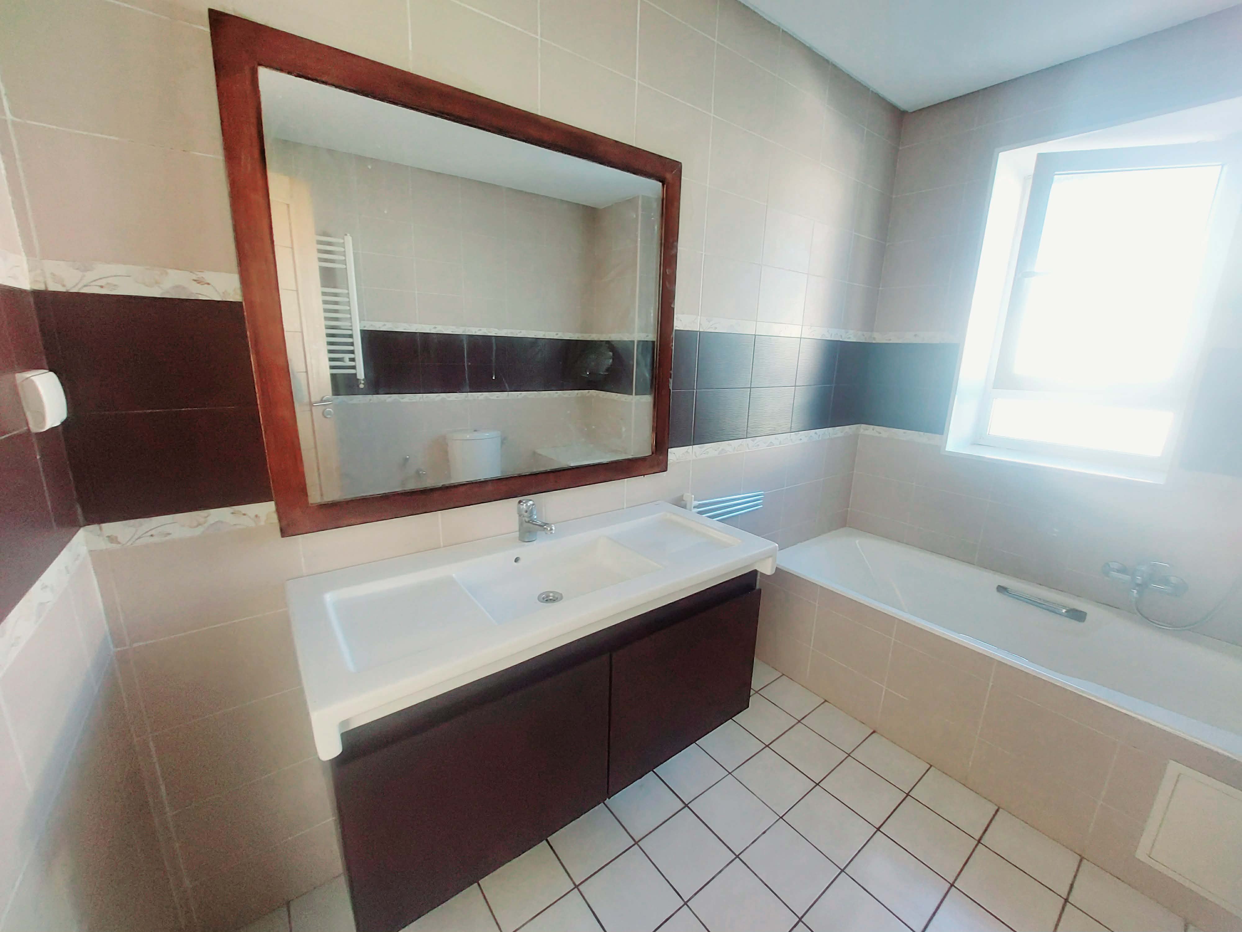 La Marsa&nbsp;Cite Du Stade&nbsp;Location&nbsp;Duplex&nbsp;Duplex 150m2 la marsa tabek  3 ch res securisee