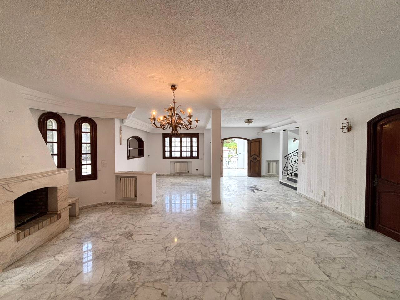Ariana Ville&nbsp;El Menzah 6&nbsp;Location&nbsp;Maisons&nbsp;Villa s5 uage bureautique a menzah 6