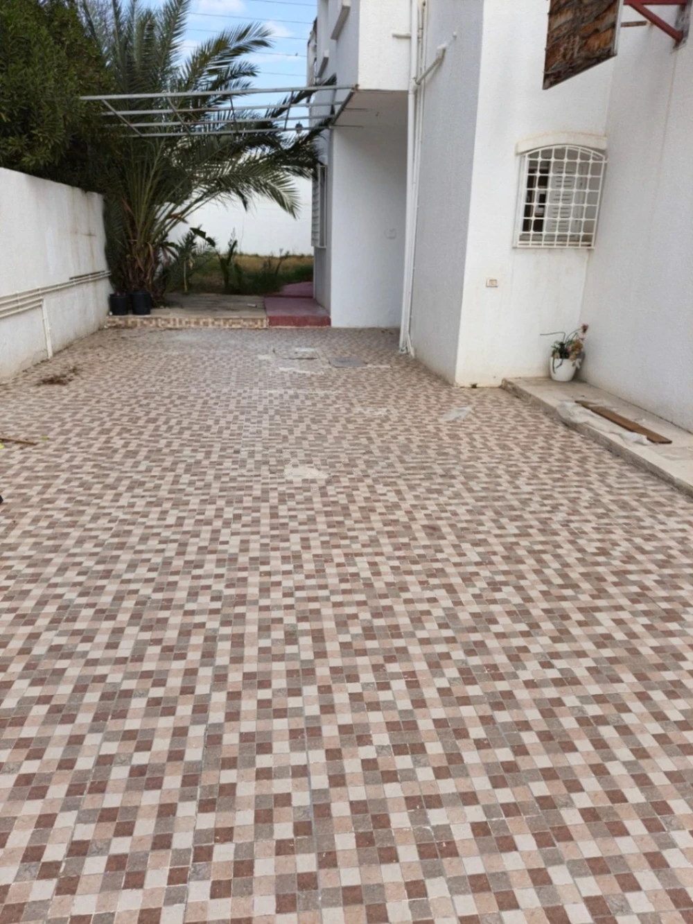 El Menzah&nbsp;El Menzah 9&nbsp;Location&nbsp;Appart. 4 pi�ces&nbsp;Villa s4 spacieuse  emplacement prime menzah 9