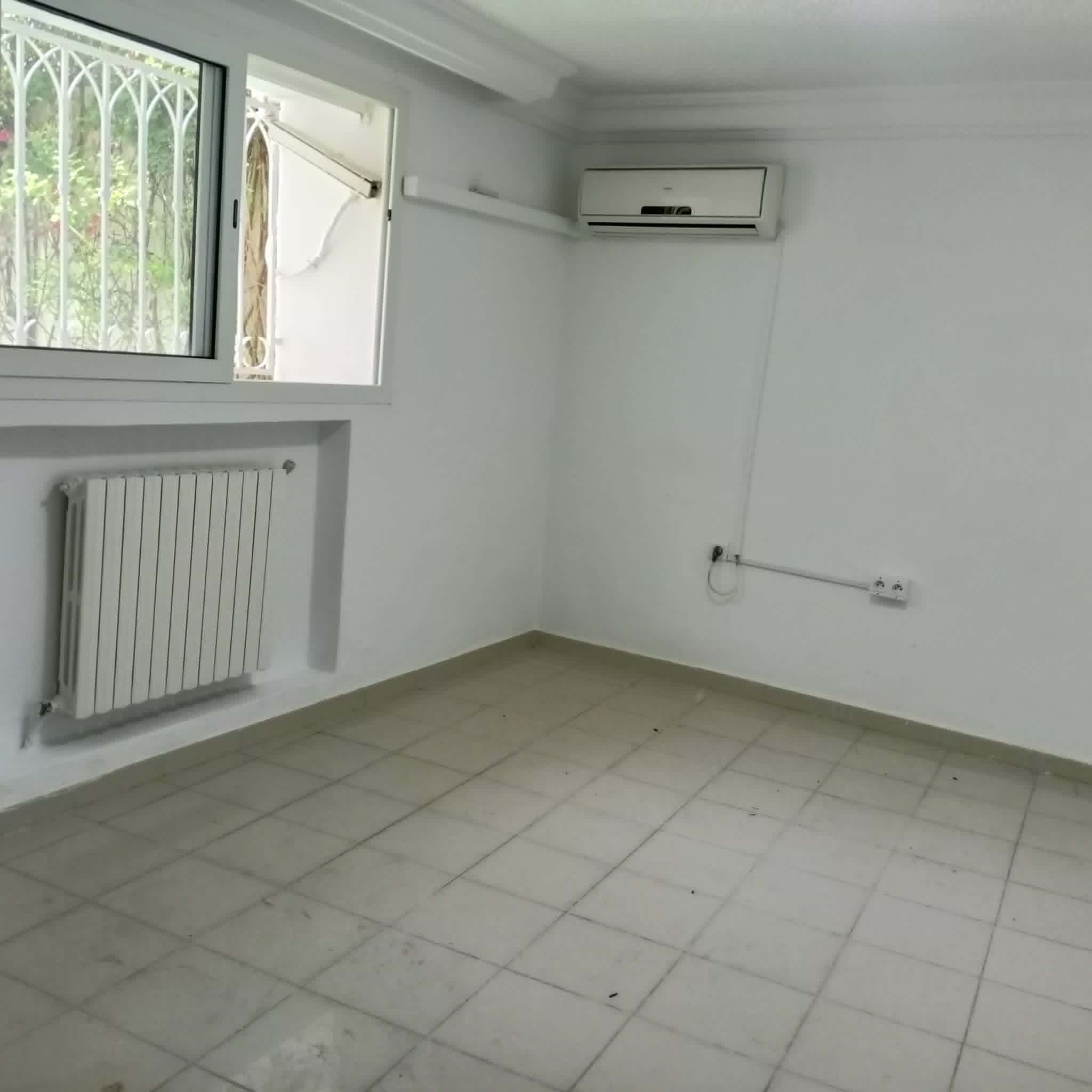 Ariana Ville&nbsp;Cite Ennasr 2&nbsp;Bureaux & Commerces&nbsp;Bureau&nbsp;Rez de chaussee bureautique et commercial