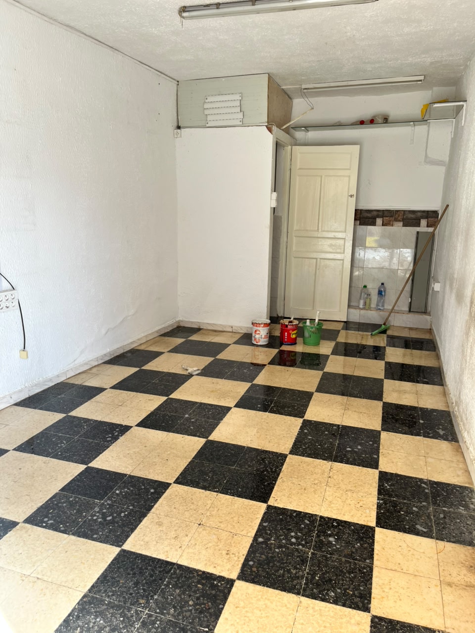 La Soukra&nbsp;Mosque Erraoudha&nbsp;Location&nbsp;Appart. 1 pi�ce&nbsp;Local commercial