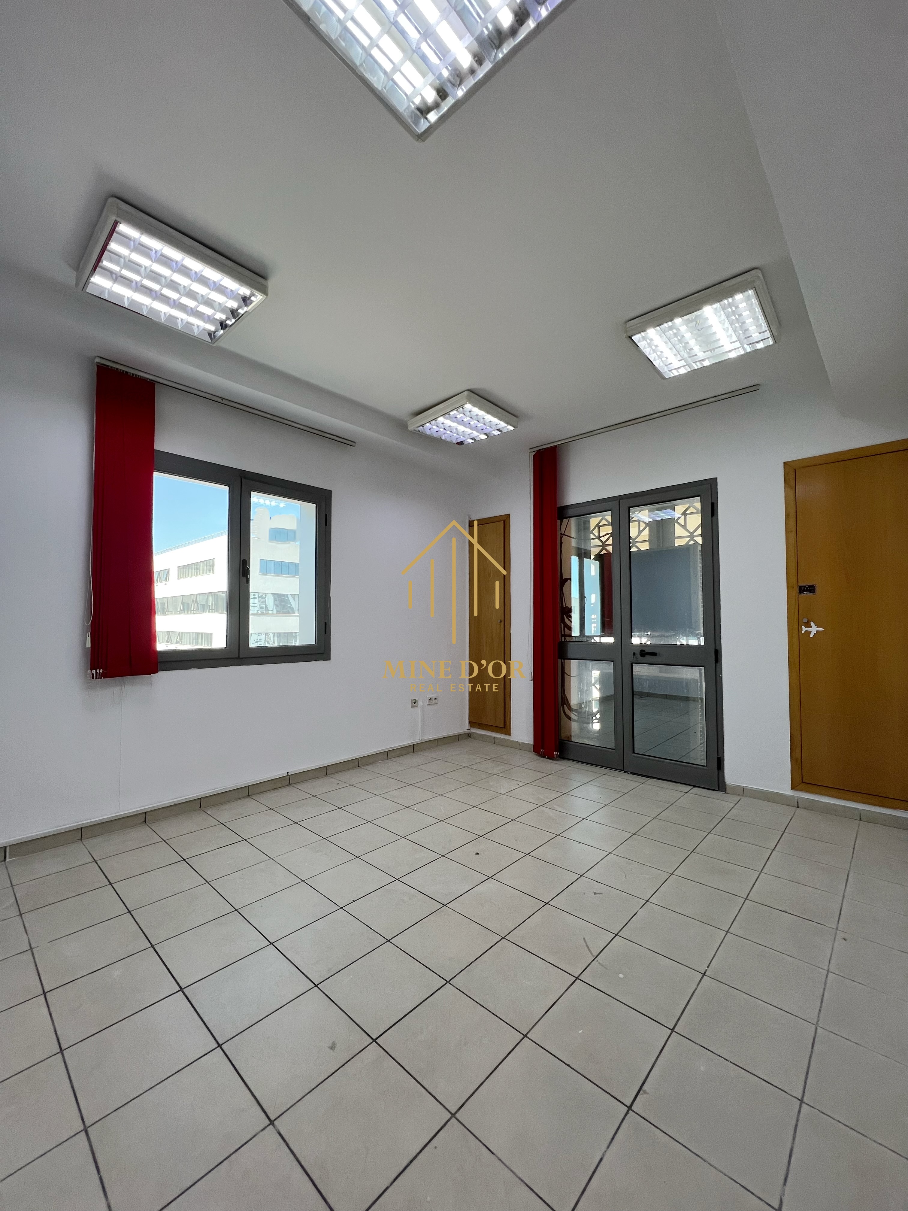 Cite El Khadra&nbsp;Zone urbaine nord&nbsp;Bureaux & Commerces&nbsp;Bureau&nbsp;Bureau 137m en 4 espaces au centre urbain nord