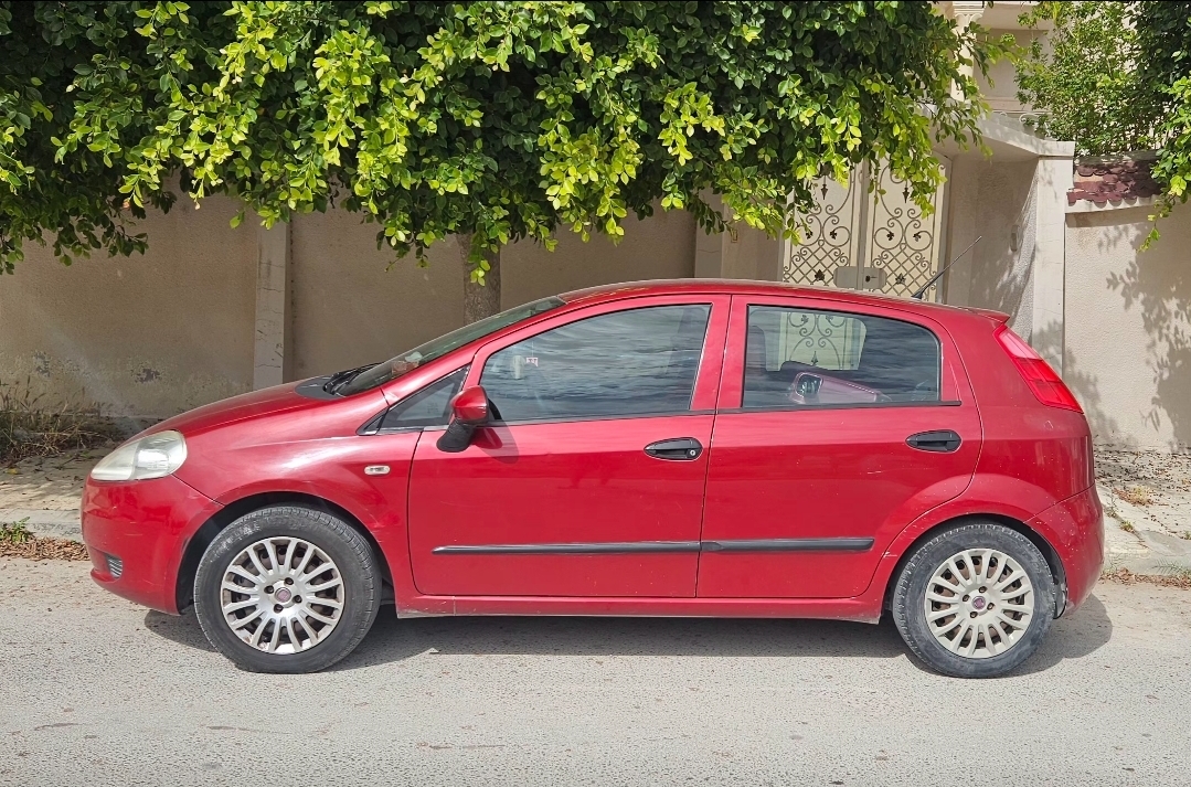Ezzouhour (Tunis)&nbsp;Cite Ezzouhour&nbsp;Fiat&nbsp;Punto&nbsp;Fiat punto grande
