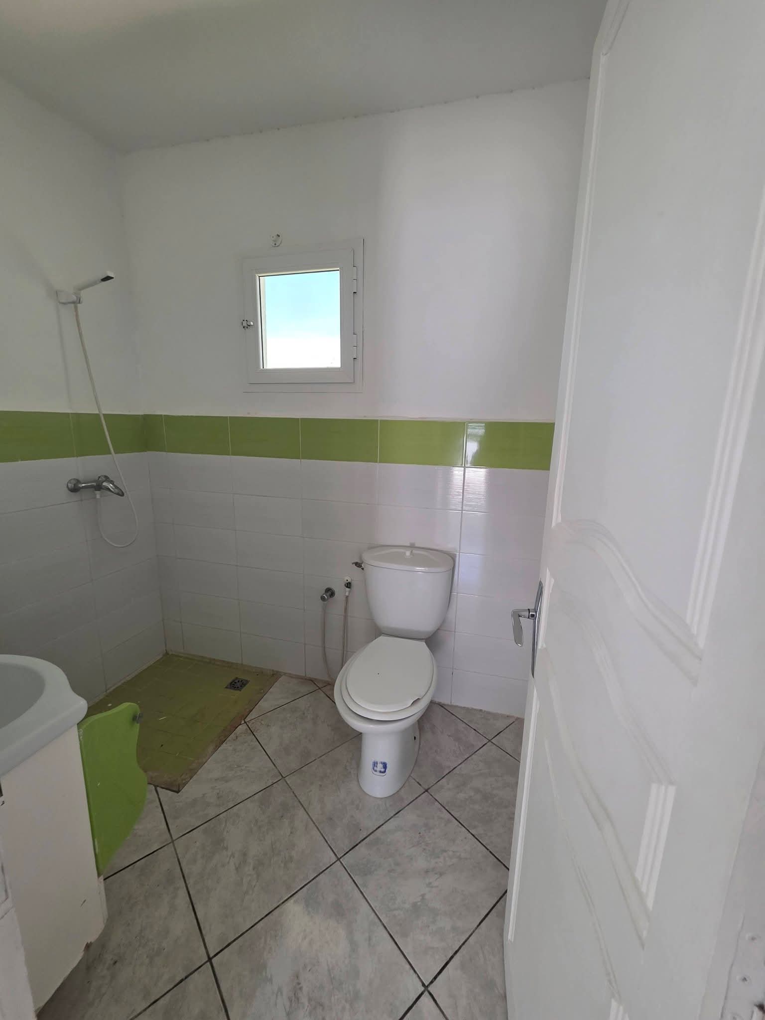 Hammam Chatt&nbsp;Hammam Chatt&nbsp;Location&nbsp;Appart. 3 pi�ces&nbsp;Etage s2 a hammam chatt avec garage