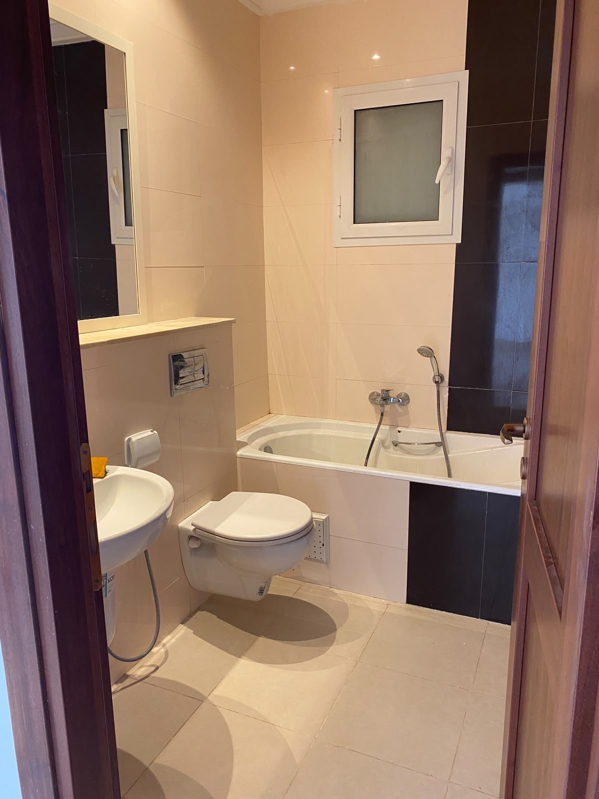 La Soukra&nbsp;La Soukra&nbsp;Location&nbsp;Appart. 2 pi�ces&nbsp;S2 a soukra a 2 mm du centre commercial lc waikiki