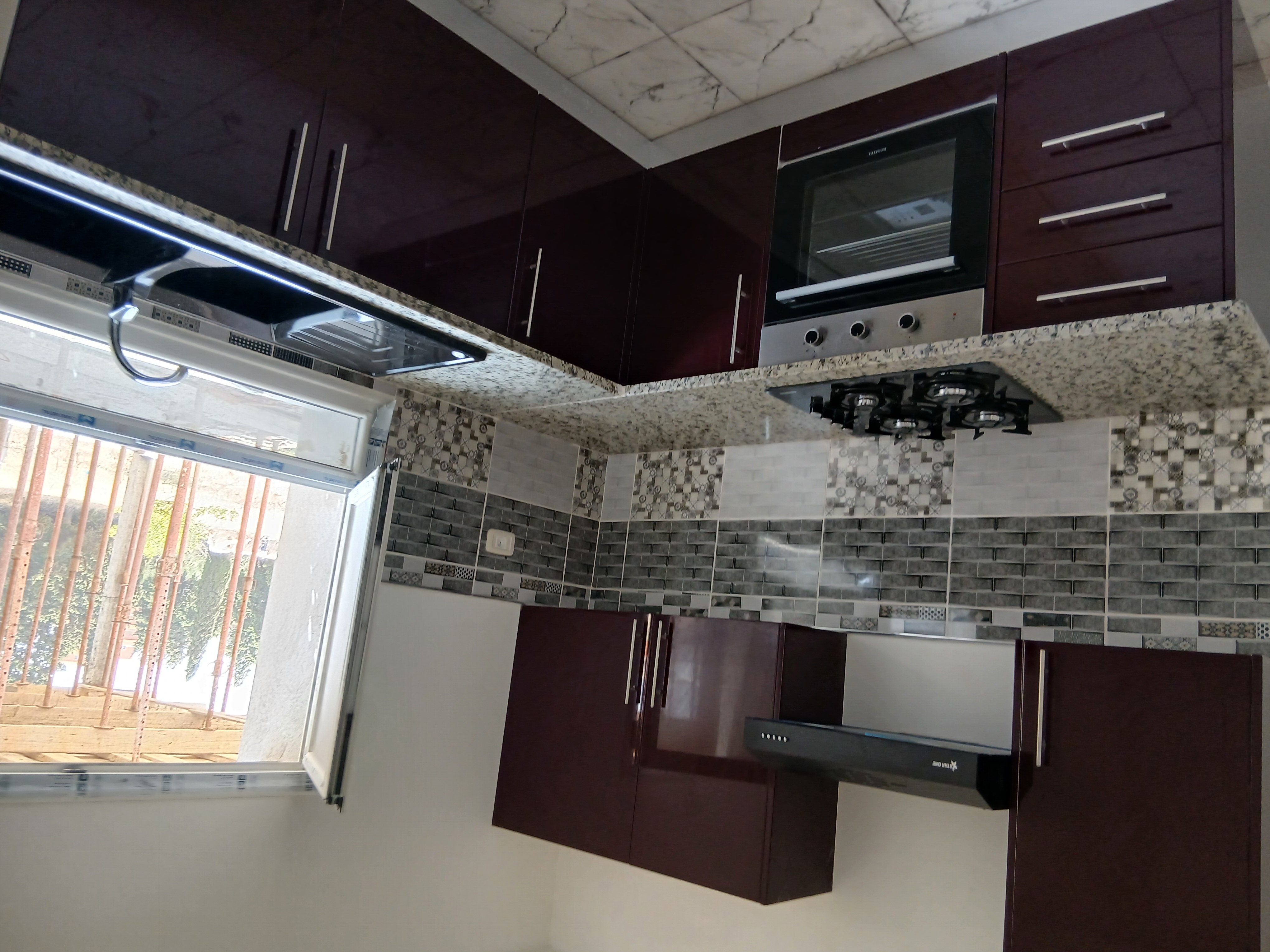 Akouda&nbsp;Chatt Meriem&nbsp;Vente&nbsp;Appart. 4 pi�ces&nbsp;Immeuble r2 surfaces500m2 composer 3 appart