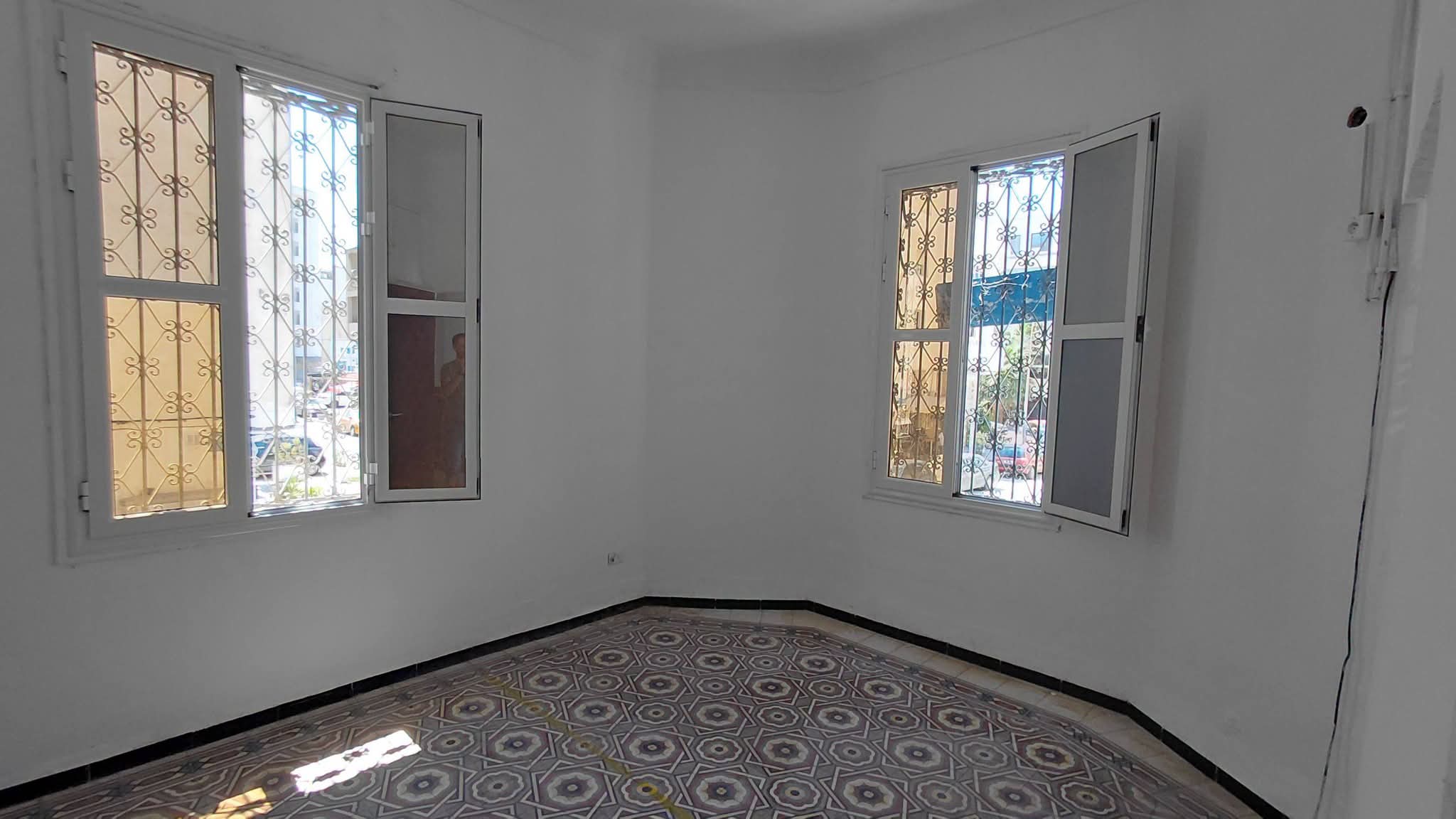 Cite El Khadra&nbsp;Kheireddine Pacha&nbsp;Bureaux & Commerces&nbsp;Bureau&nbsp;Bureau 3 pi�ces a khairedine bacha wb4506