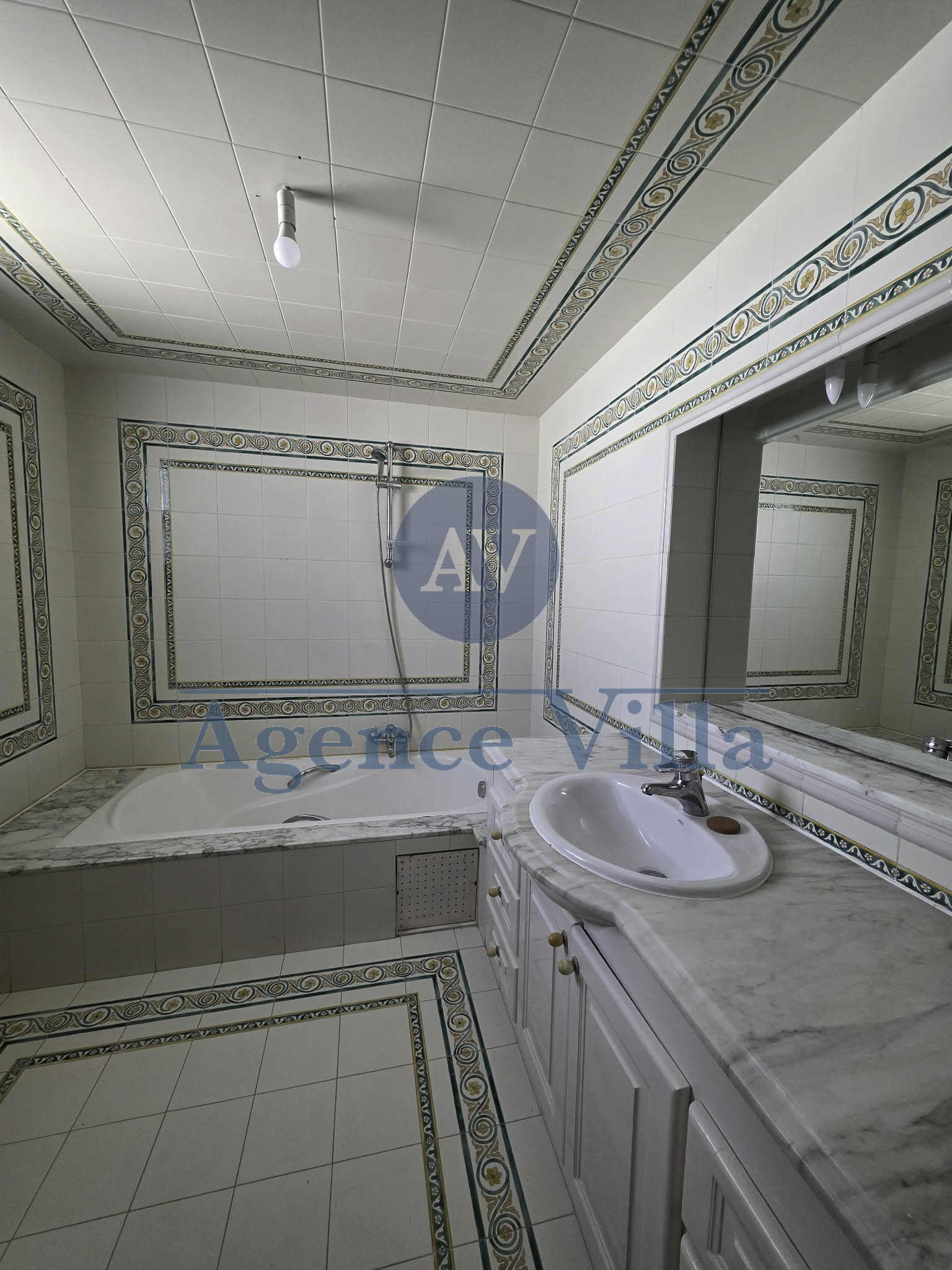 La Marsa&nbsp;Cite El Ahmadi&nbsp;Location&nbsp;Maisons&nbsp;Agr�able villa s4 � la marsa