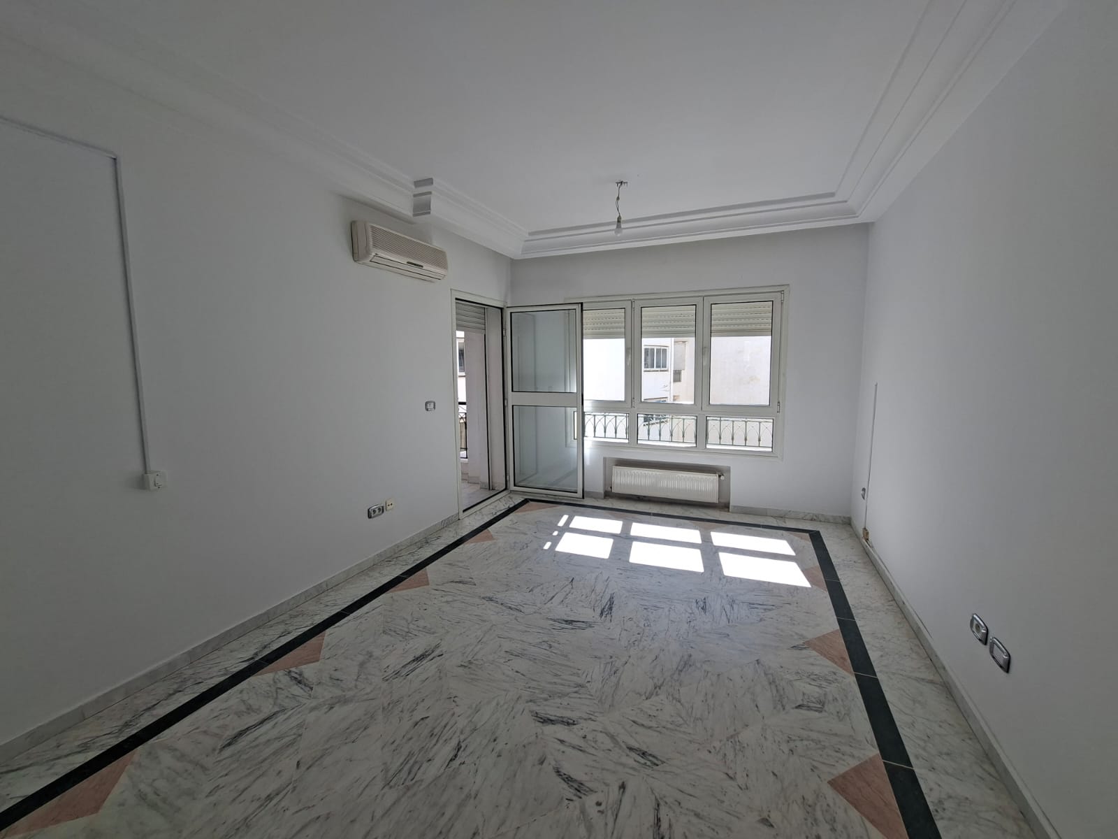Cite El Khadra&nbsp;Zone urbaine nord&nbsp;Location&nbsp;Appart. 3 pi�ces&nbsp;Bureau s plus 2 au centre urbain nord