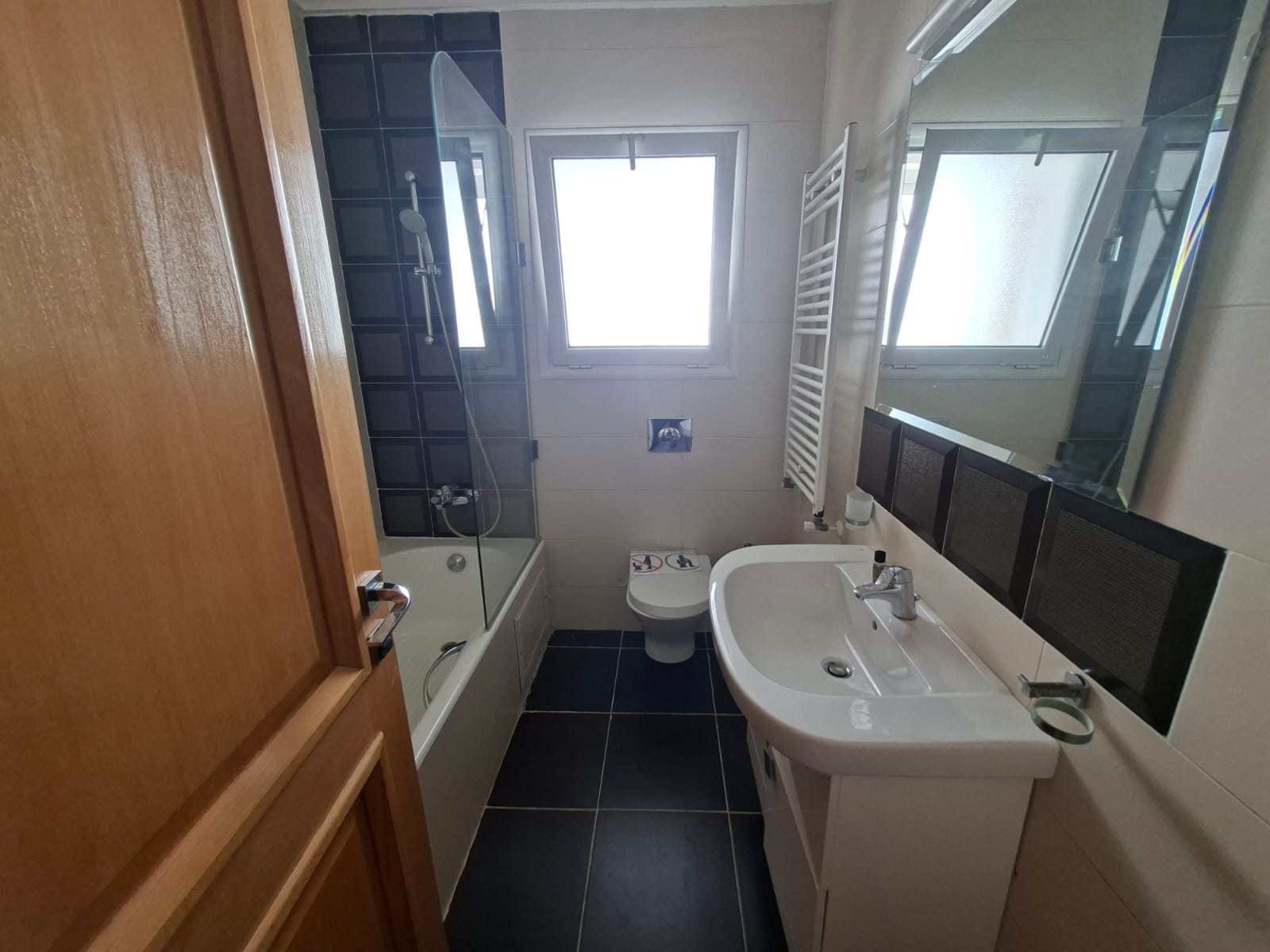 Cite El Khadra&nbsp;Zone urbaine nord&nbsp;Location&nbsp;Appart. 3 pi�ces&nbsp;Bureau s plus 2 au centre urbain nord
