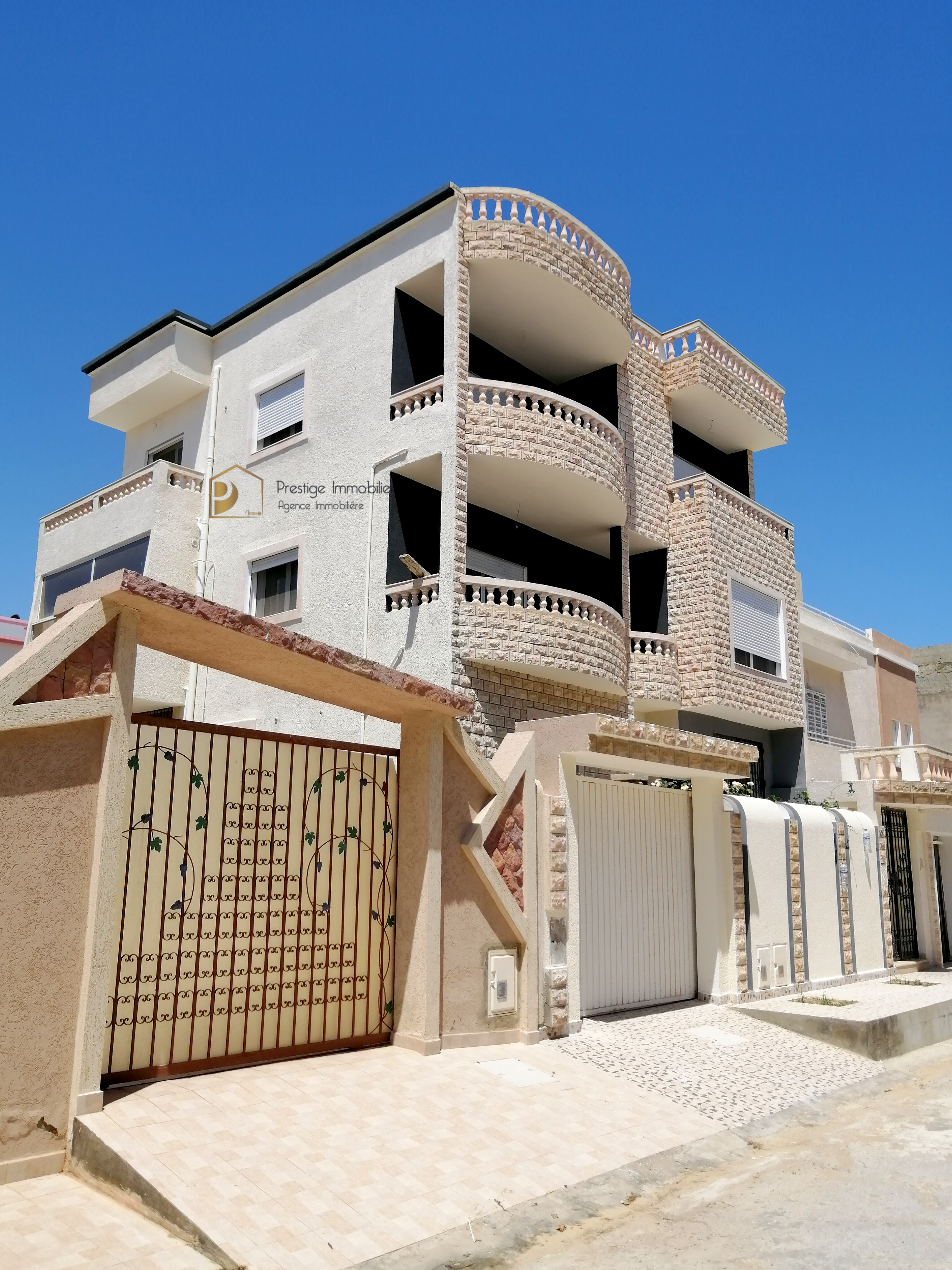 Soliman&nbsp;Soliman&nbsp;Vente&nbsp;Duplex&nbsp;Quadruplex � 2 niveaux avec cave