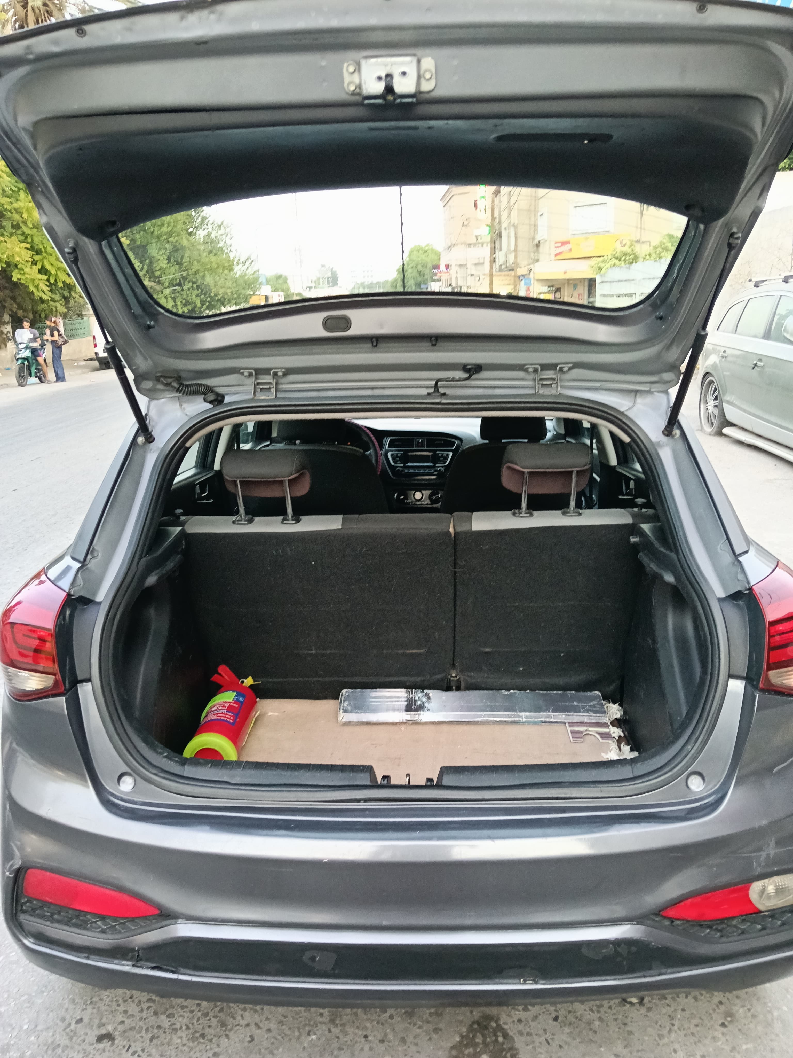 Le Bardo&nbsp;Cite Du Stade&nbsp;Hyundai&nbsp;Autre Mod�le&nbsp;Hyundai i20 tous d'origine