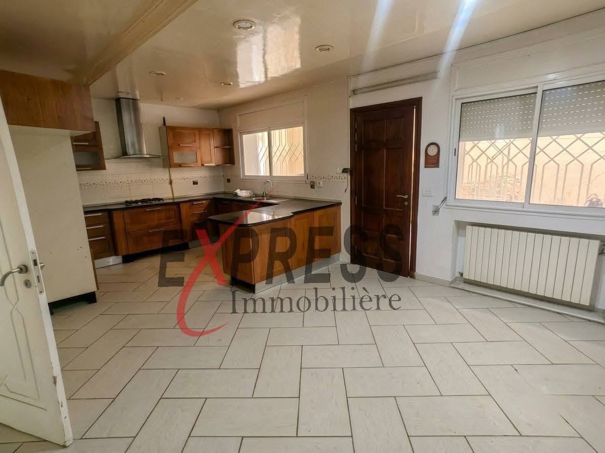 Mnihla&nbsp;Jardins d'el Menzah&nbsp;Location&nbsp;Duplex&nbsp;Une villa s4 haut standing avec garage et studio