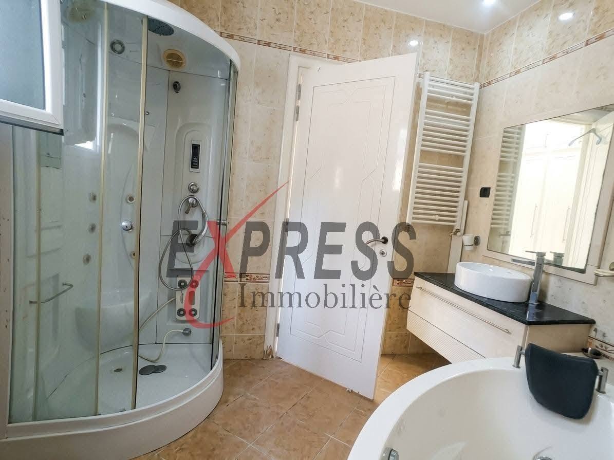 Mnihla&nbsp;Jardins d'el Menzah&nbsp;Location&nbsp;Duplex&nbsp;Une villa s4 haut standing avec garage et studio