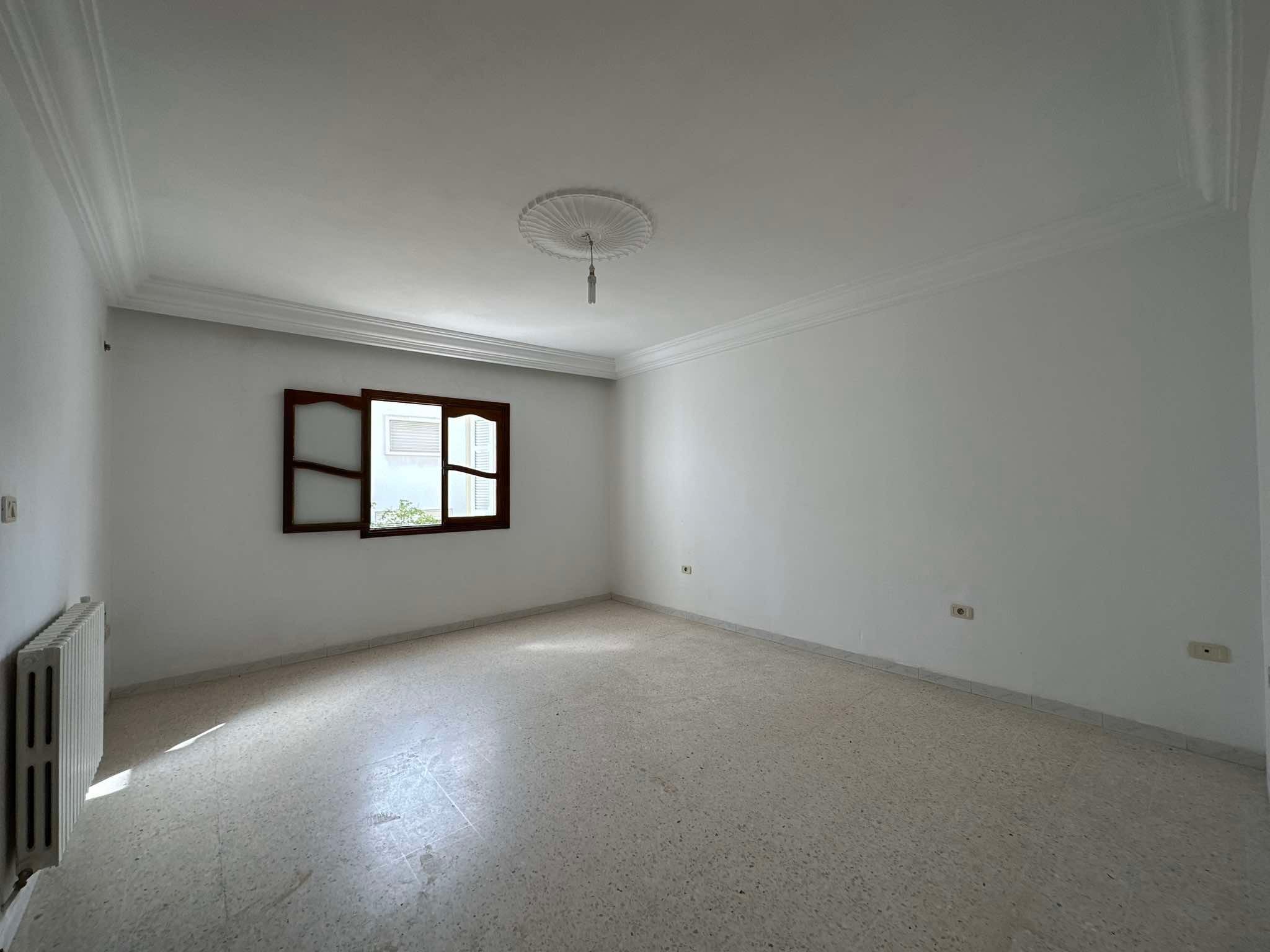 Ariana Ville&nbsp;Cite Ennasr 1&nbsp;Location&nbsp;Appart. 4 pi�ces&nbsp;Etage de villa s plus 4 � ennaser 1