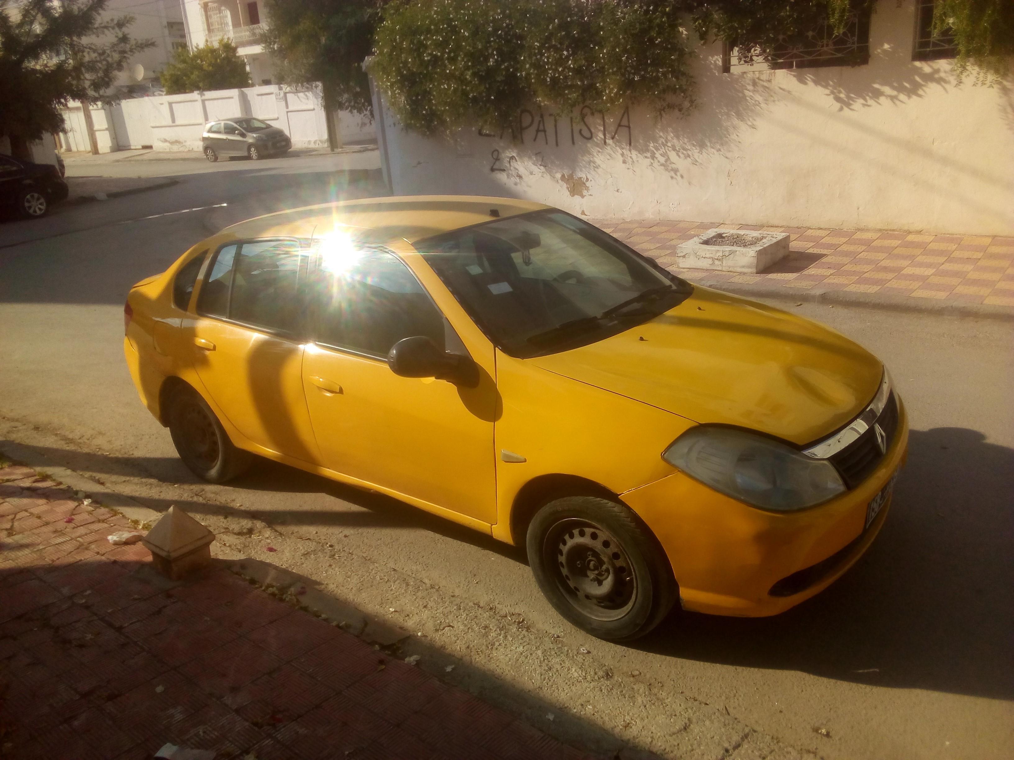 Bab Souika&nbsp;Bab El Khadra&nbsp;Renault&nbsp;Symbol&nbsp;Av symbole