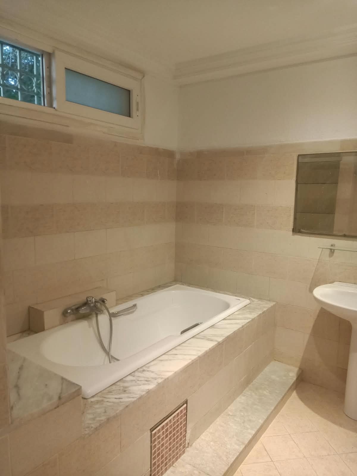 El Menzah&nbsp;El Manar 1&nbsp;Location&nbsp;Appart. 1 pi�ce&nbsp;Beaux rdc de villa s1 meubl�e